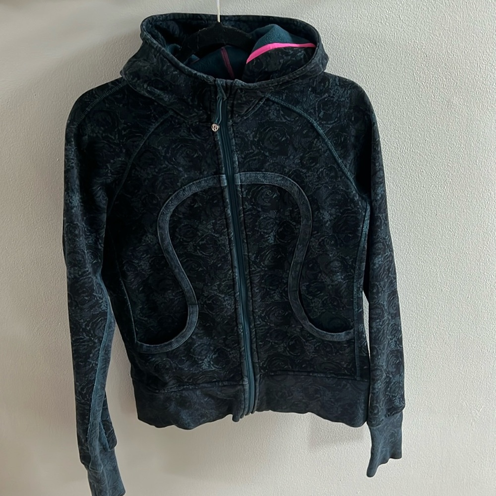 Lululemon floral Scuba Hoody EUC size 12 navy/teal